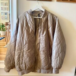 H&M Oversized Bomber-Style Puffer Jacket Size M